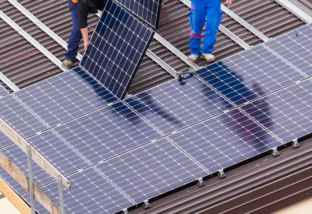 Imagen 01 Roofing solar installation